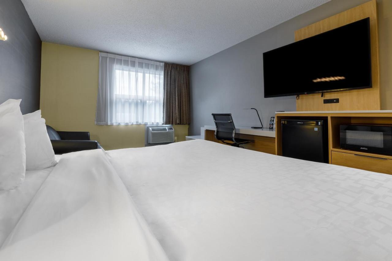 Hotel Clarion Pointe Quebec Airport Exterior foto
