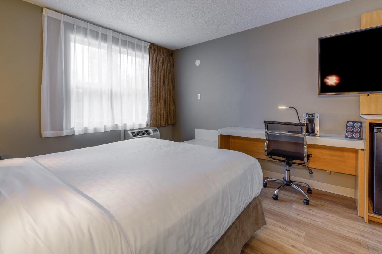 Hotel Clarion Pointe Quebec Airport Exterior foto
