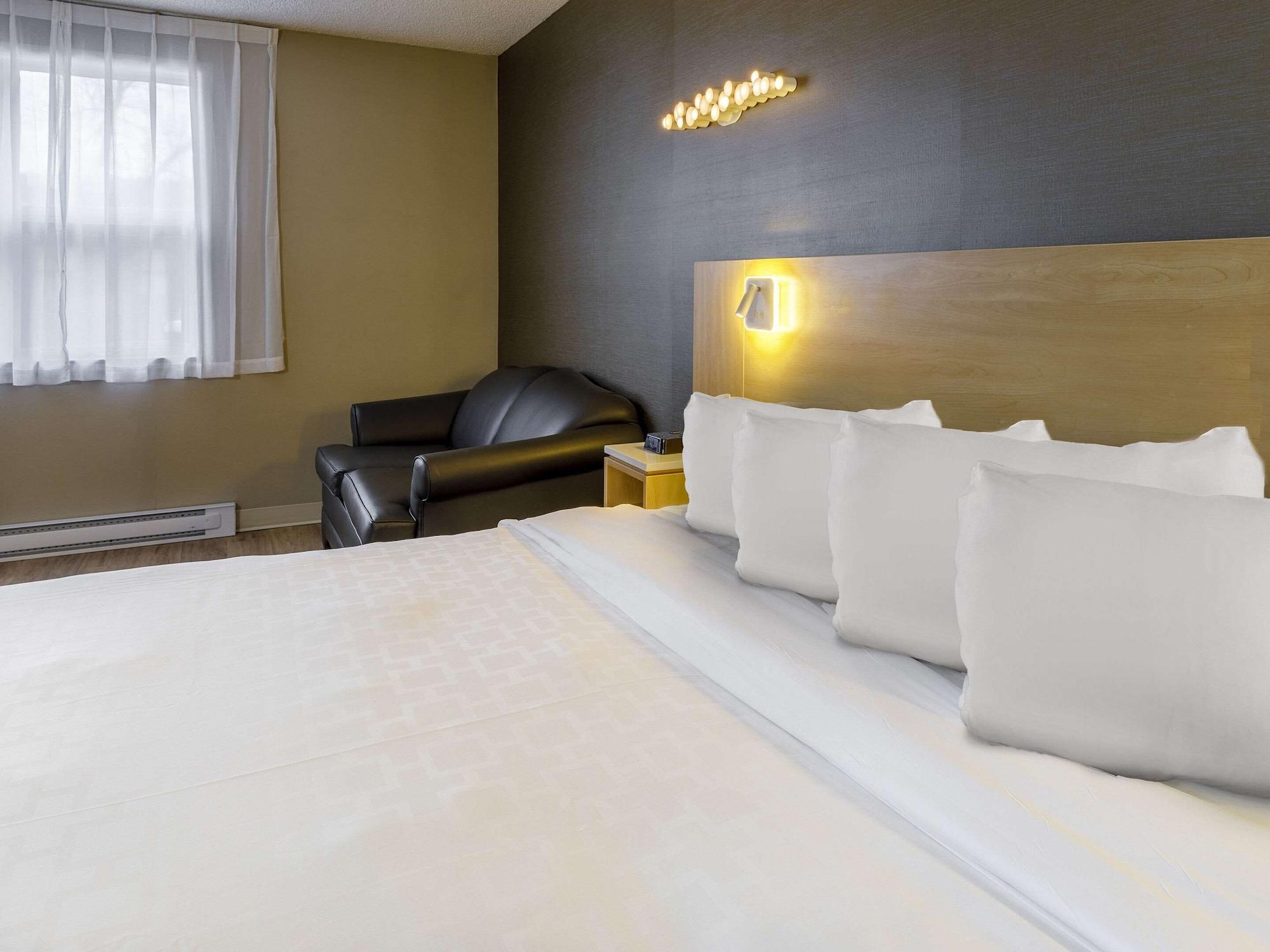Hotel Clarion Pointe Quebec Airport Exterior foto