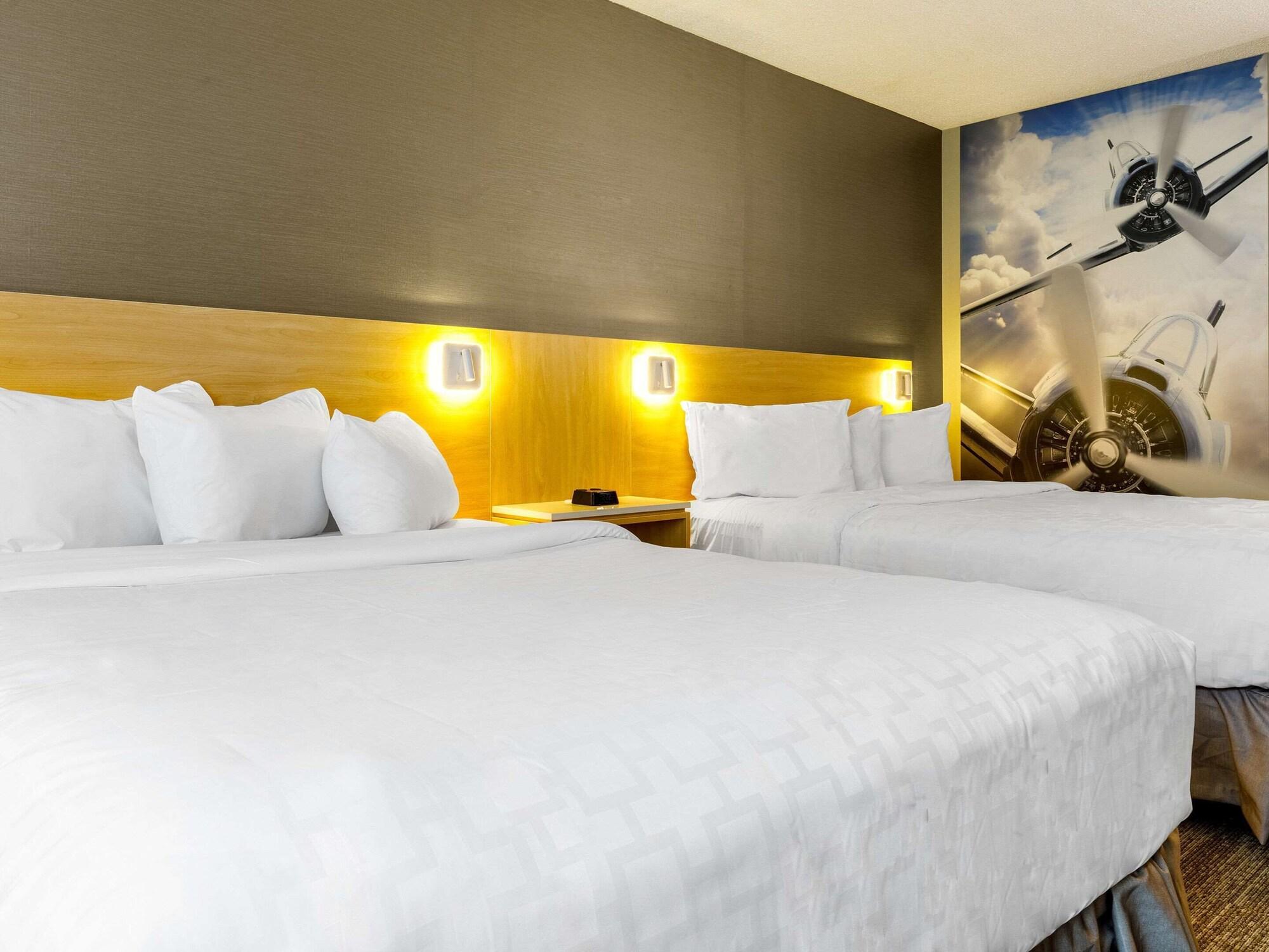 Hotel Clarion Pointe Quebec Airport Exterior foto