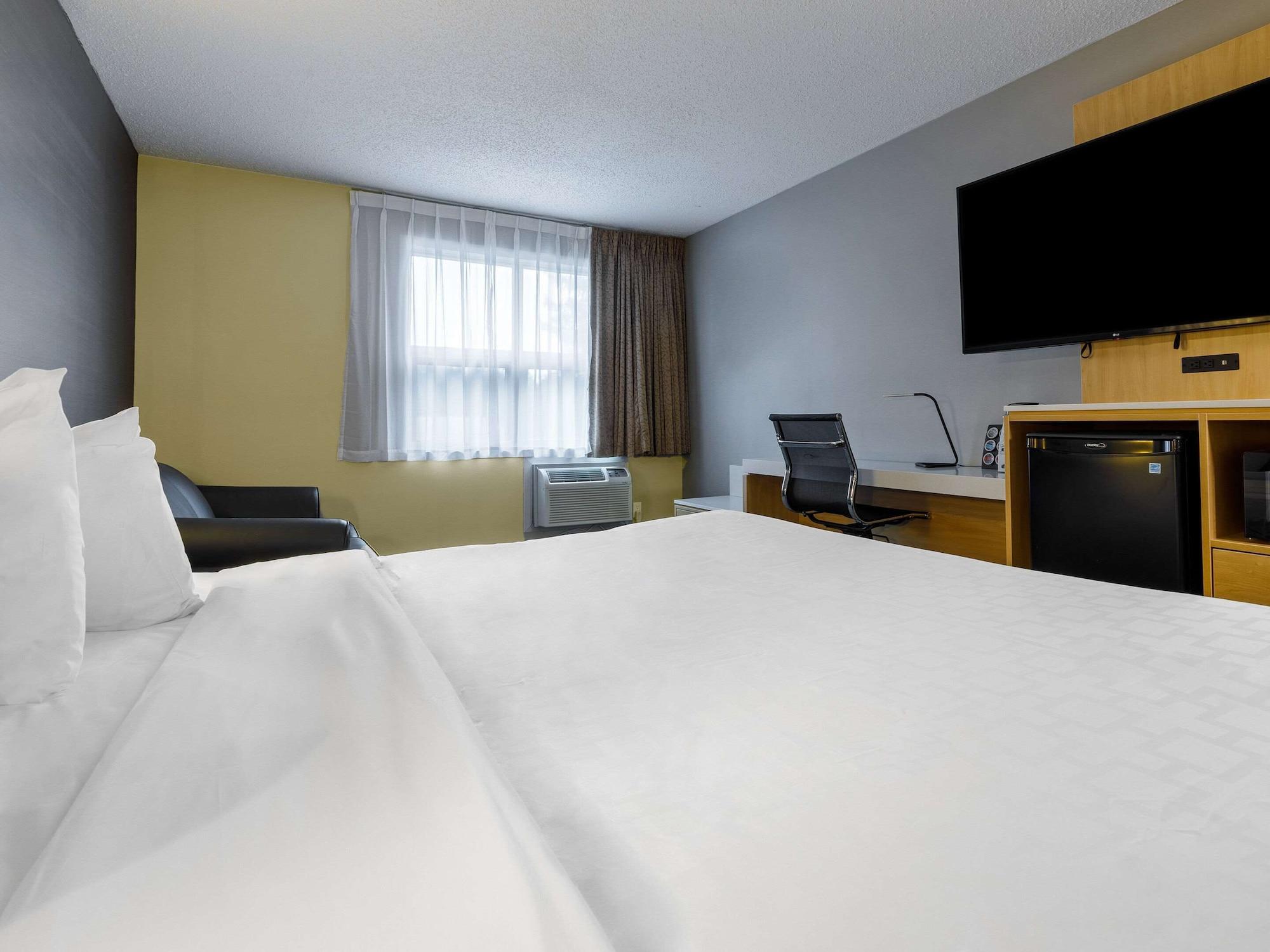Hotel Clarion Pointe Quebec Airport Exterior foto