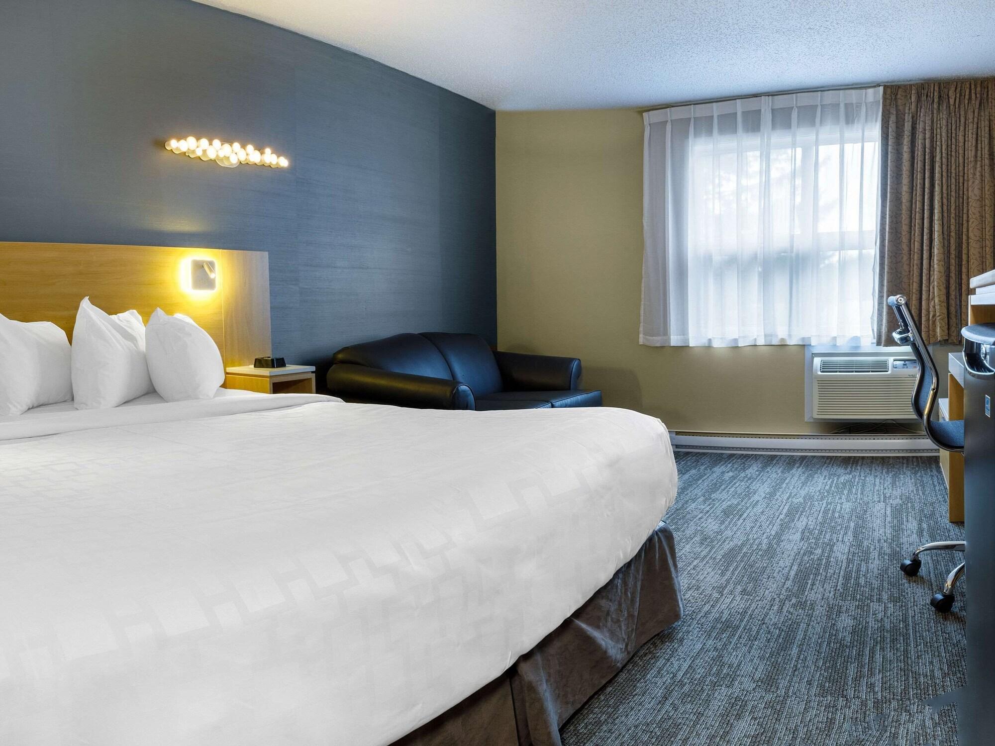 Hotel Clarion Pointe Quebec Airport Exterior foto
