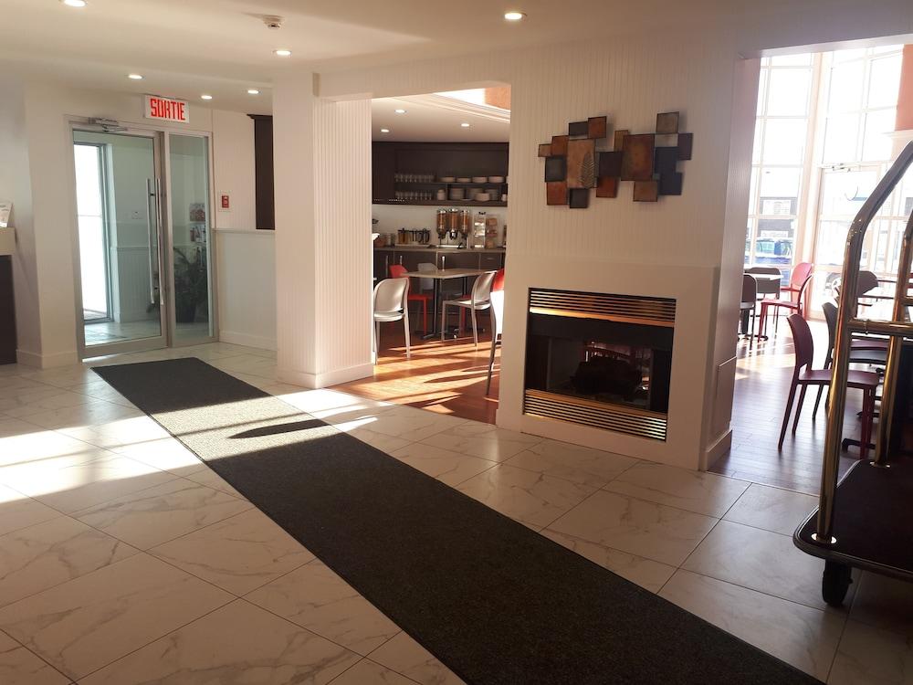 Hotel Clarion Pointe Quebec Airport Exterior foto