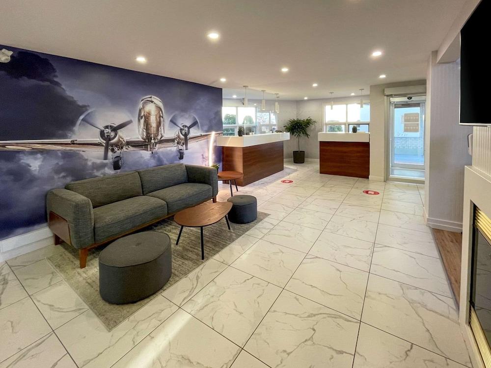Hotel Clarion Pointe Quebec Airport Exterior foto