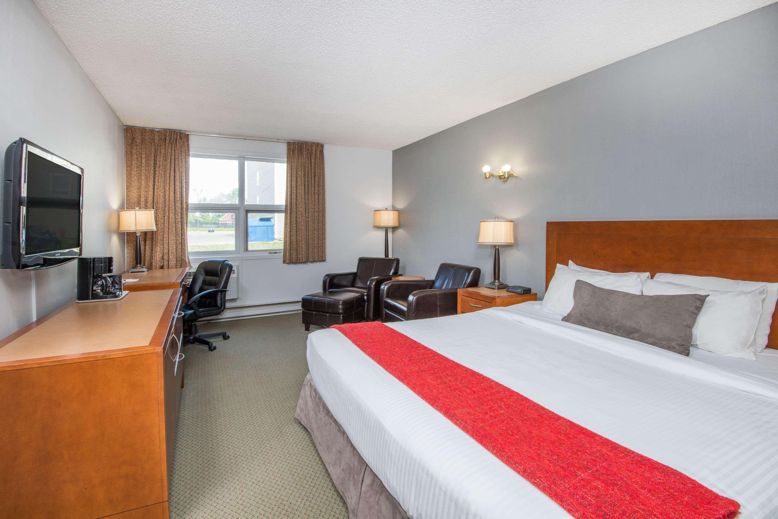 Hotel Clarion Pointe Quebec Airport Exterior foto