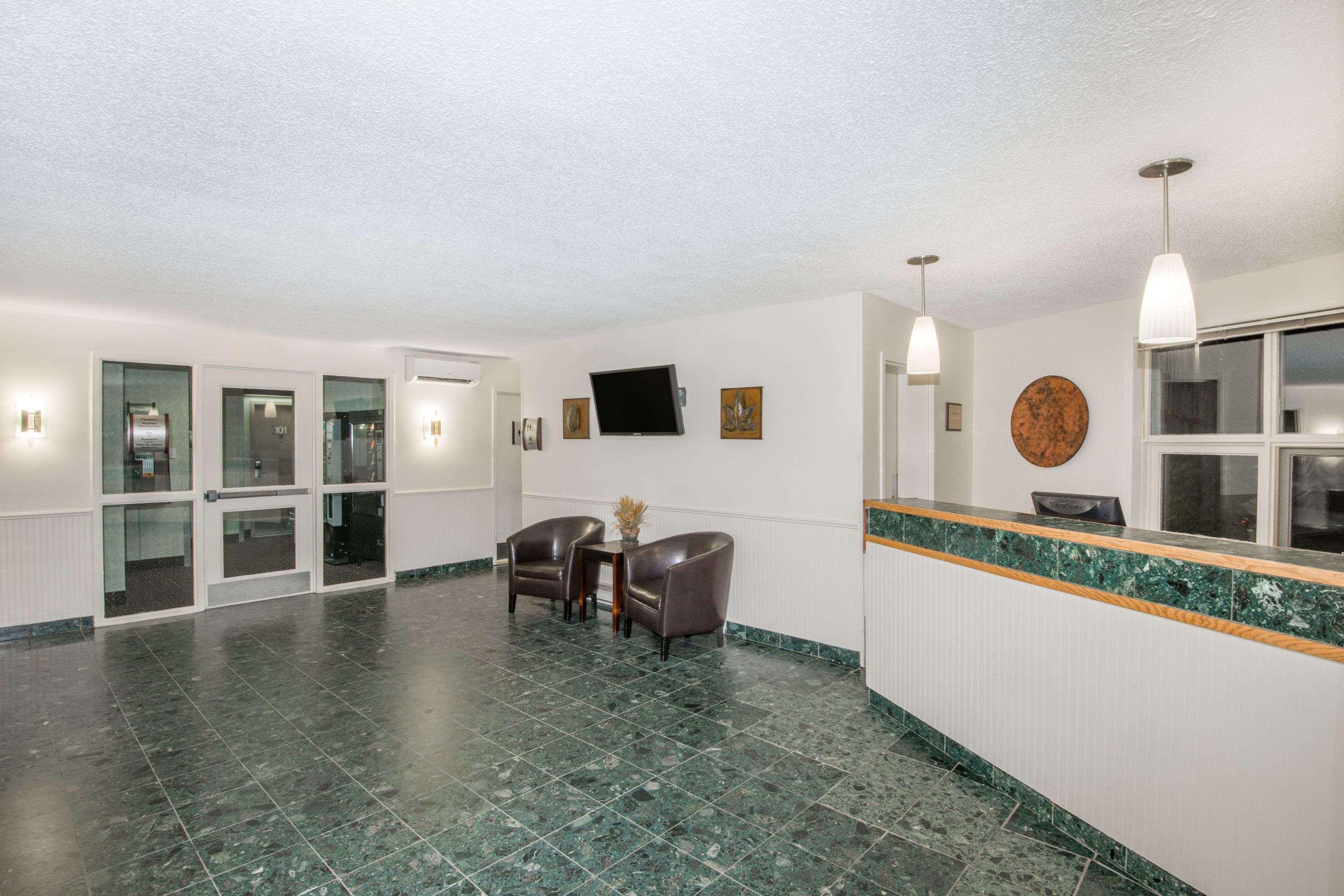 Hotel Clarion Pointe Quebec Airport Exterior foto