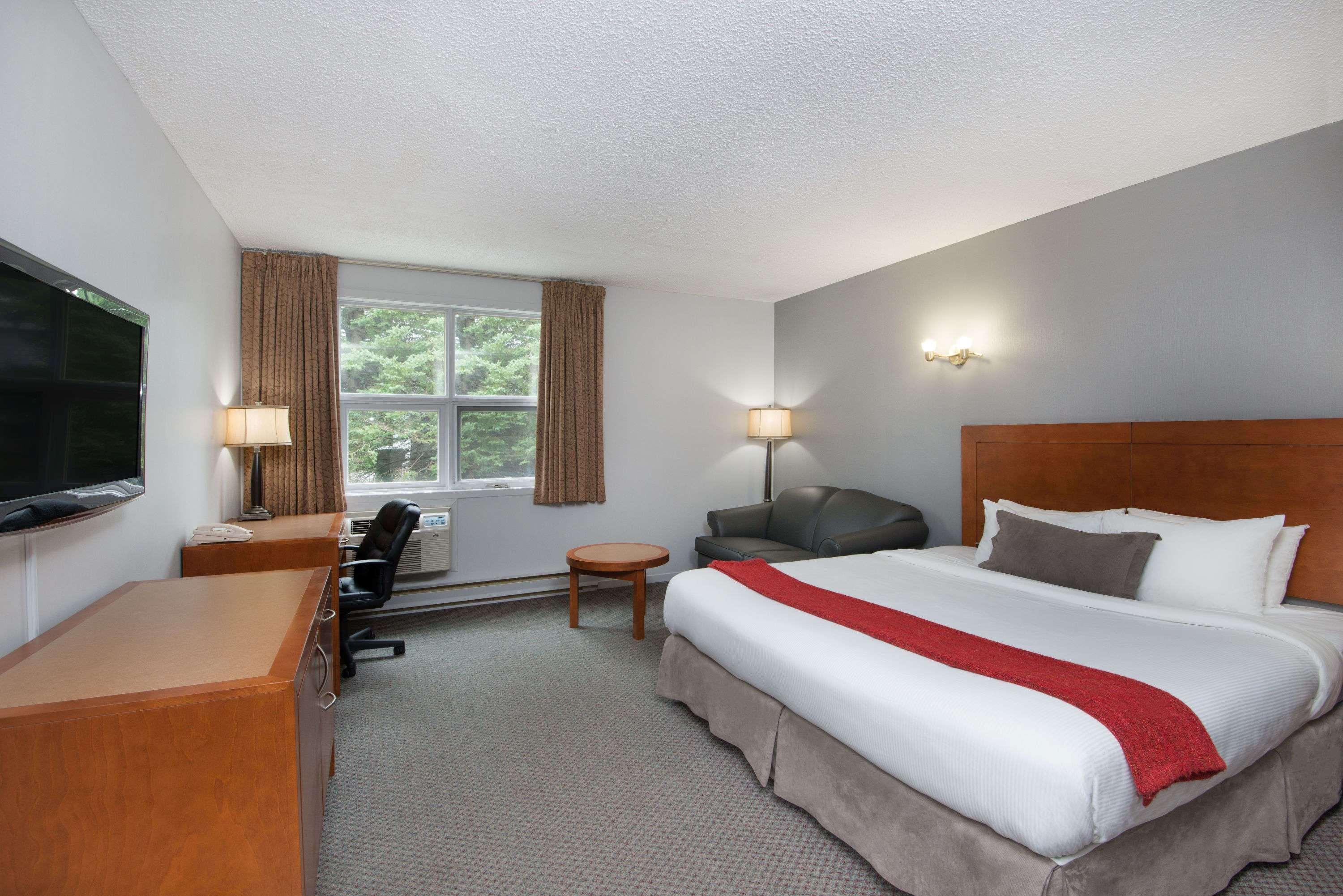 Hotel Clarion Pointe Quebec Airport Exterior foto