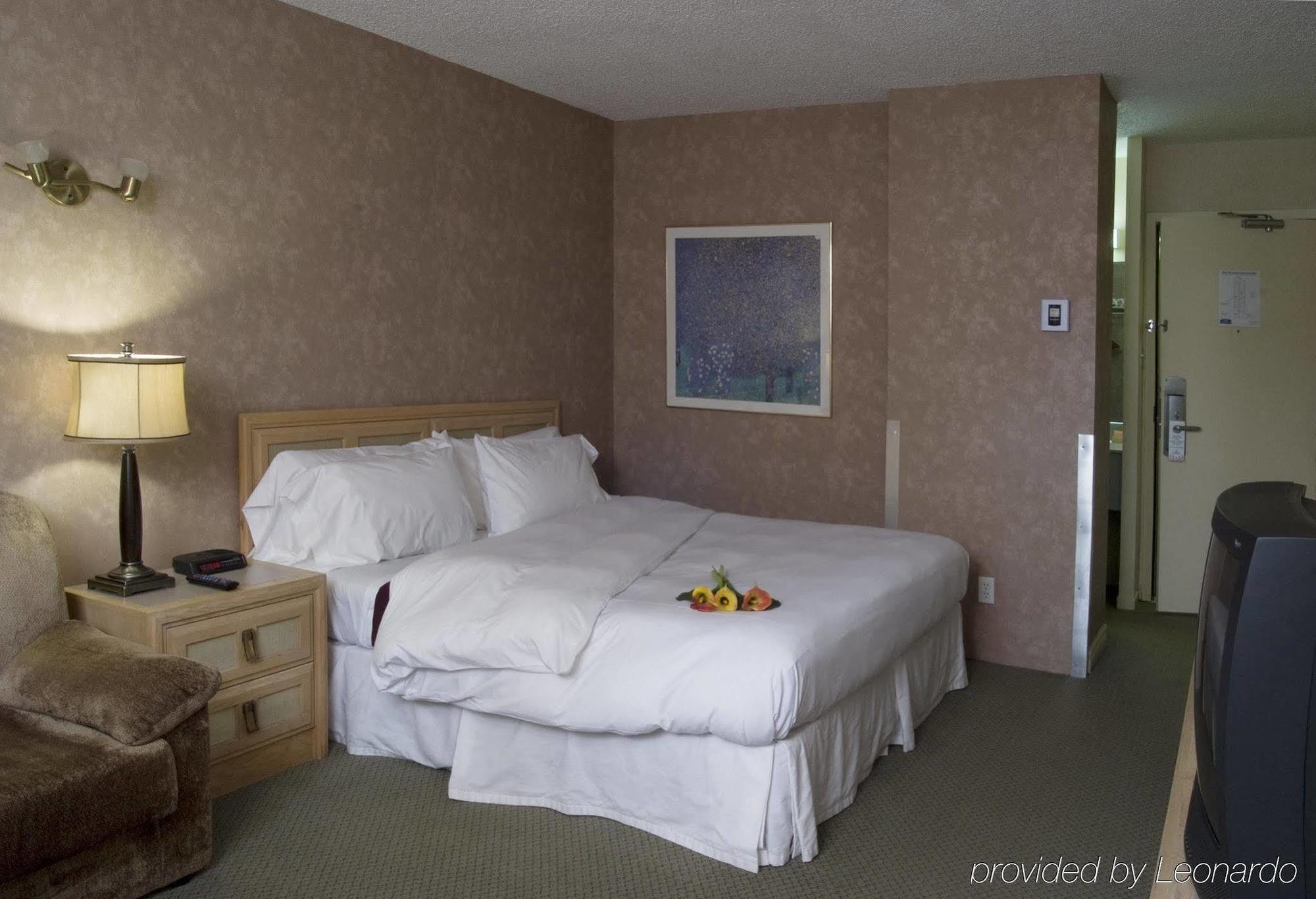 Hotel Clarion Pointe Quebec Airport Exterior foto