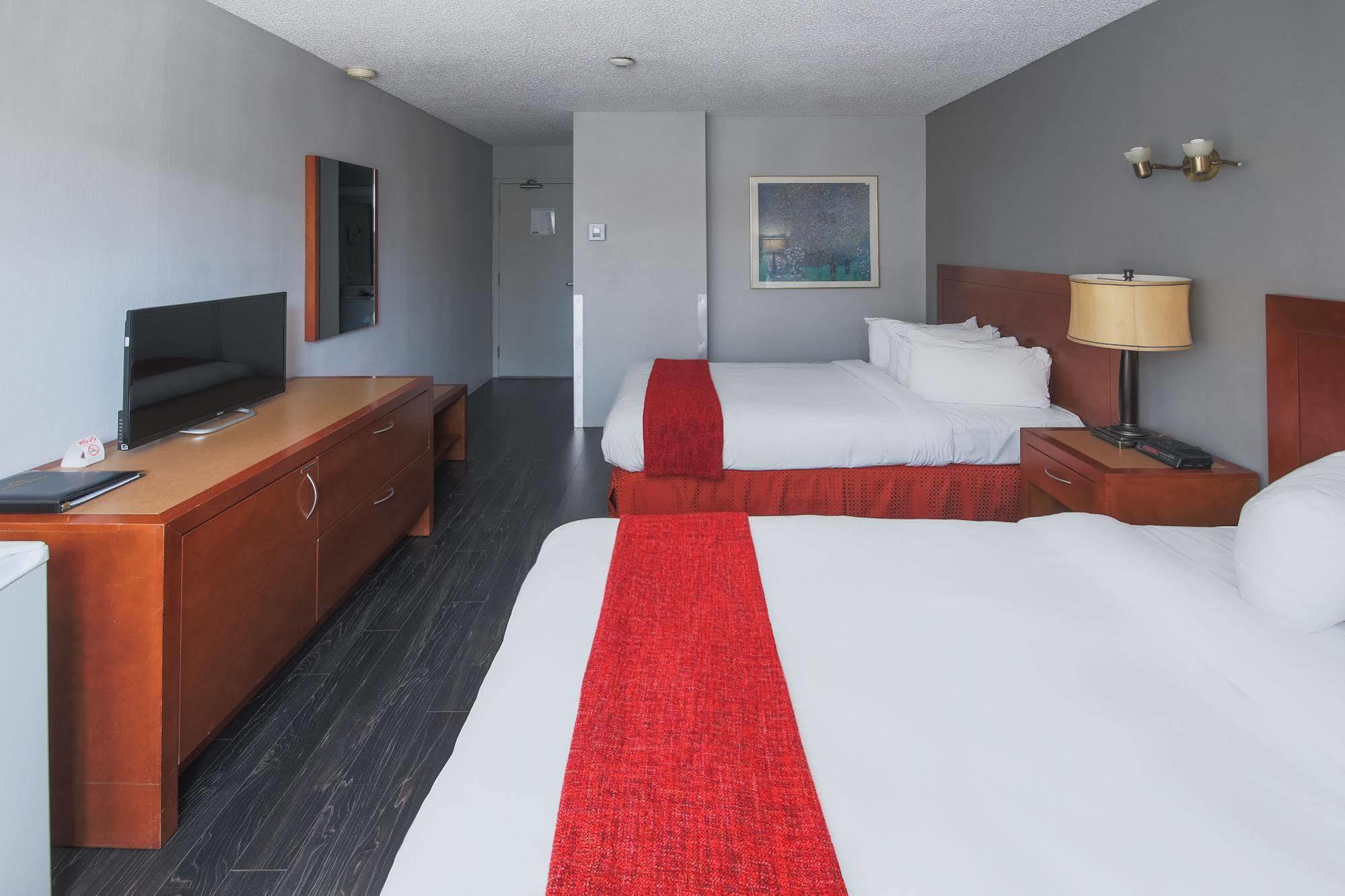 Hotel Clarion Pointe Quebec Airport Exterior foto