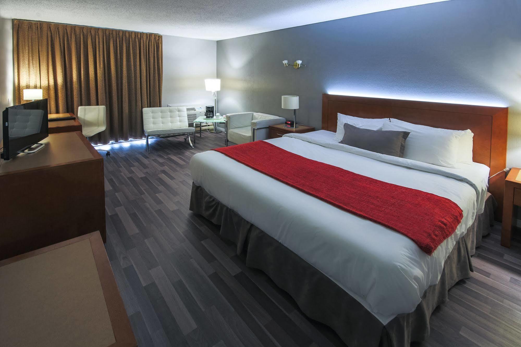Hotel Clarion Pointe Quebec Airport Exterior foto